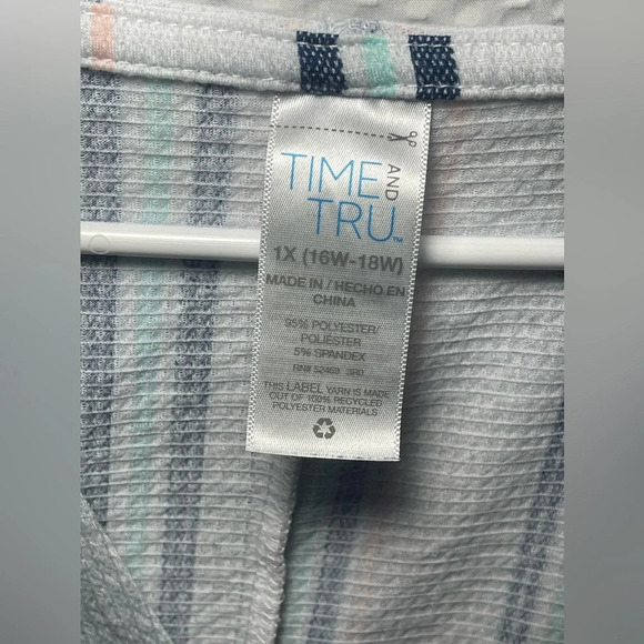 Time and Tru 1X (16W-18W) Light Short Sleeve Hoodie - Picture 3 of 5